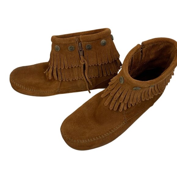 Minnetonka Sz 8 Womens Suede Fringe Moccasin Boots Tan Stud Zip Used - Picture 2 of 15